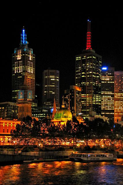 101 Collins lightshow Melbourne: tower creates skyline spectacle